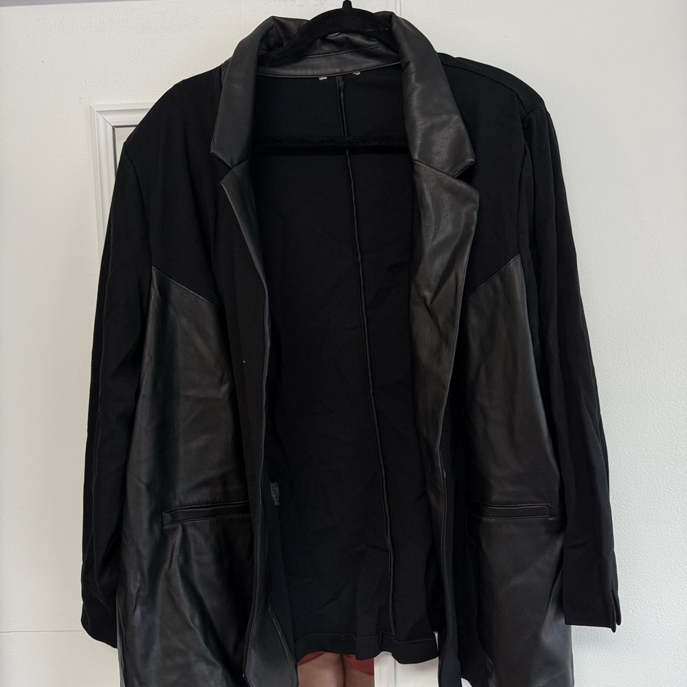 Womens’s Black Leather Jacket